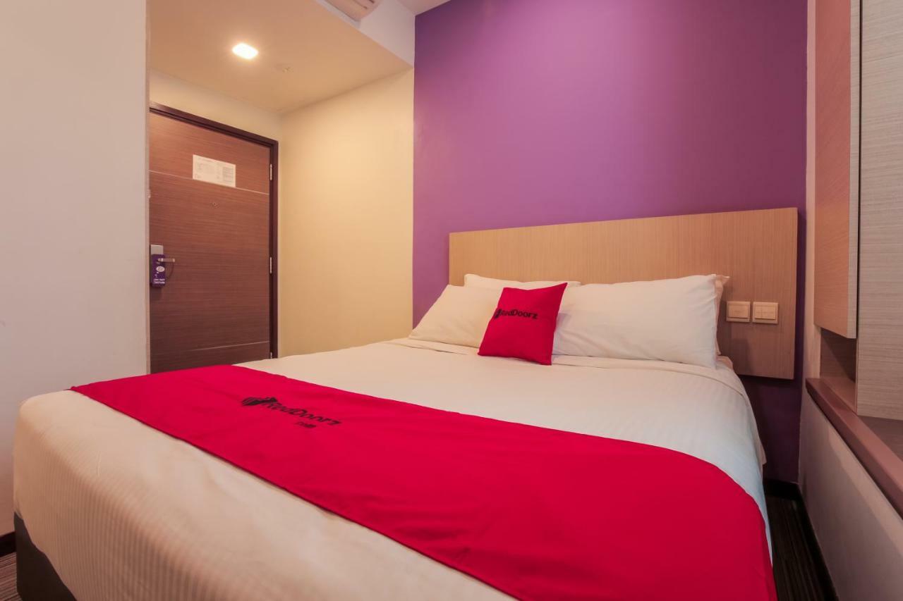 فندق Reddoorz Premium @ Balestier سنغافورة الغرفة الصورة